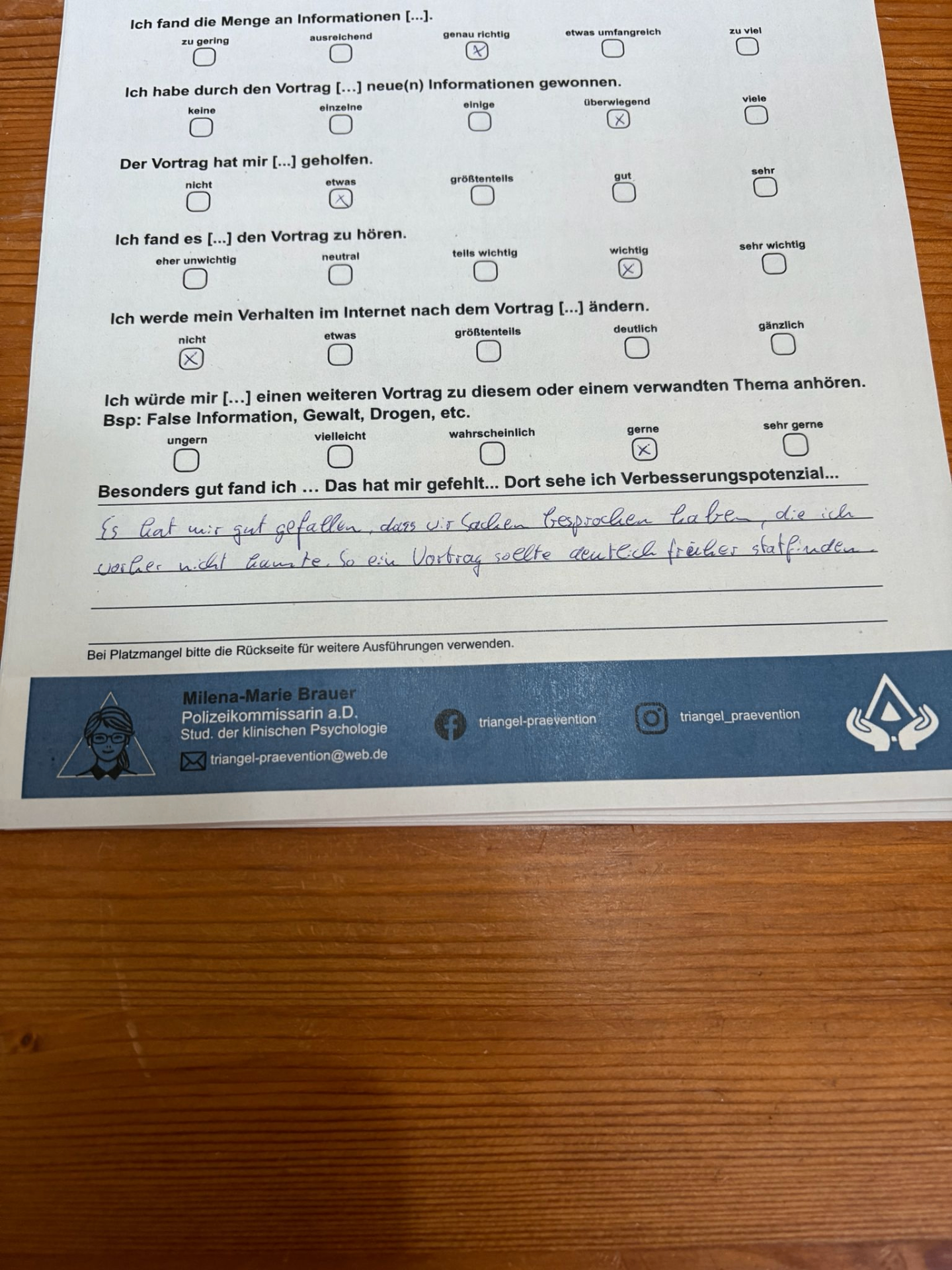 Anonymisierter Feedbackbogen mit Hinweis, dass viele bisher unbekannte Themen besprochen wurden und der Vortrag deutlich früher stattfinden sollte.