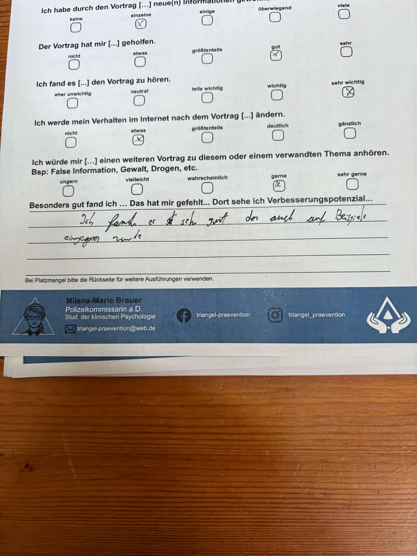 Anonymisierter Feedbackbogen mit positiver Rückmeldung dazu, dass auf Beispiele eingegangen wurde.