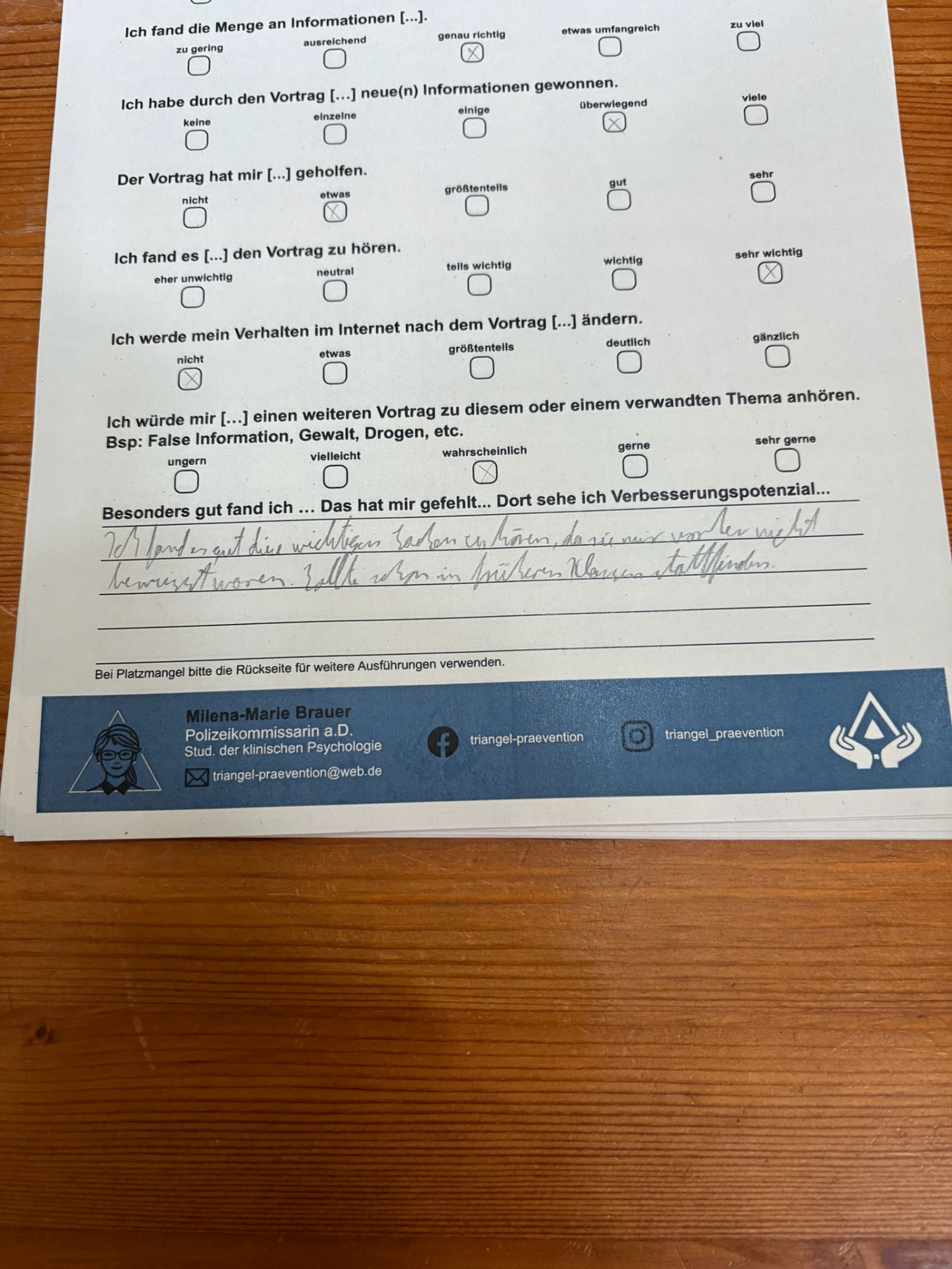Anonymisierter Feedbackbogen mit Hinweis, dass die Inhalte wichtig waren und idealerweise früher in der Schulzeit stattfinden sollten.