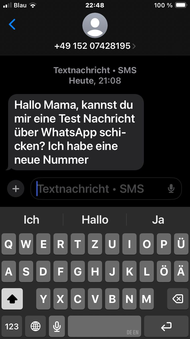 Beispiel-Screenshot einer betrügerischen SMS-Nachricht: Eine fremde Nummer schreibt ‚Hallo Mama, kannst du mir eine Test Nachricht über WhatsApp schicken? Ich habe eine neue Nummer‘ – ein typischer Versuch des Enkeltricks per SMS.